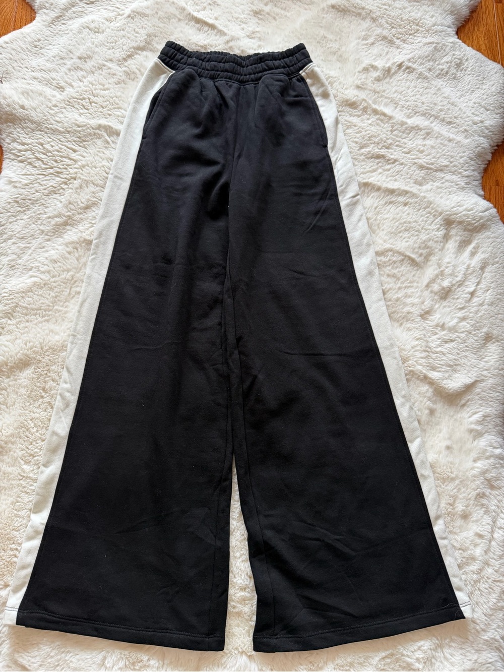 H&M Black Wide-Leg Sweatpants with White Side Stripes